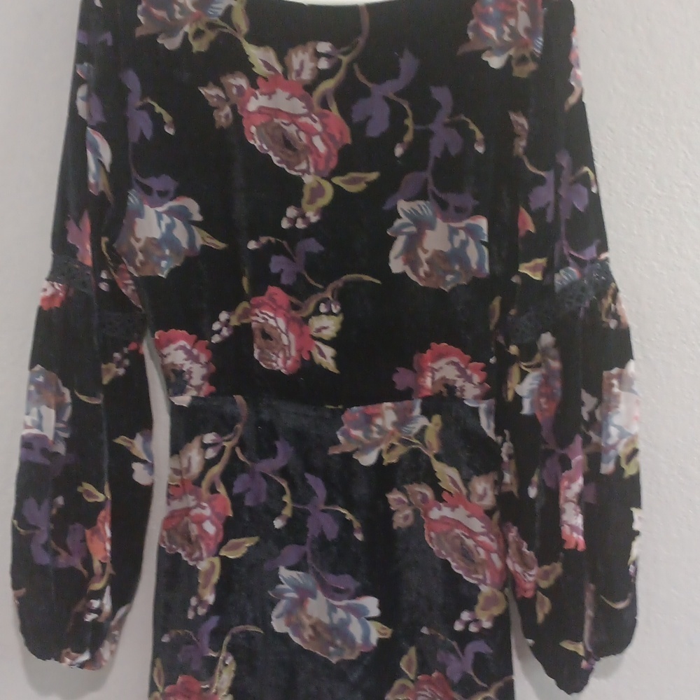 miami Black Velvet Floral Dress with Lace Trim - Picture 4 of 4